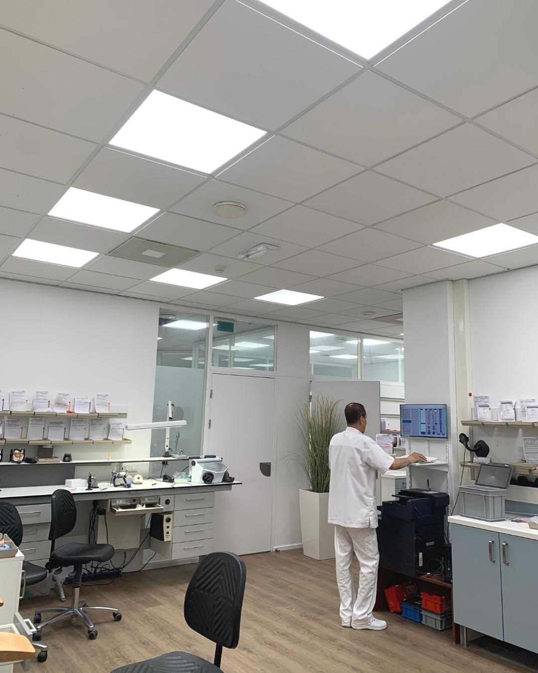laboratory - DL60 Panneau LED lumière du jour à spectre complet pour salles de traitement dentaire