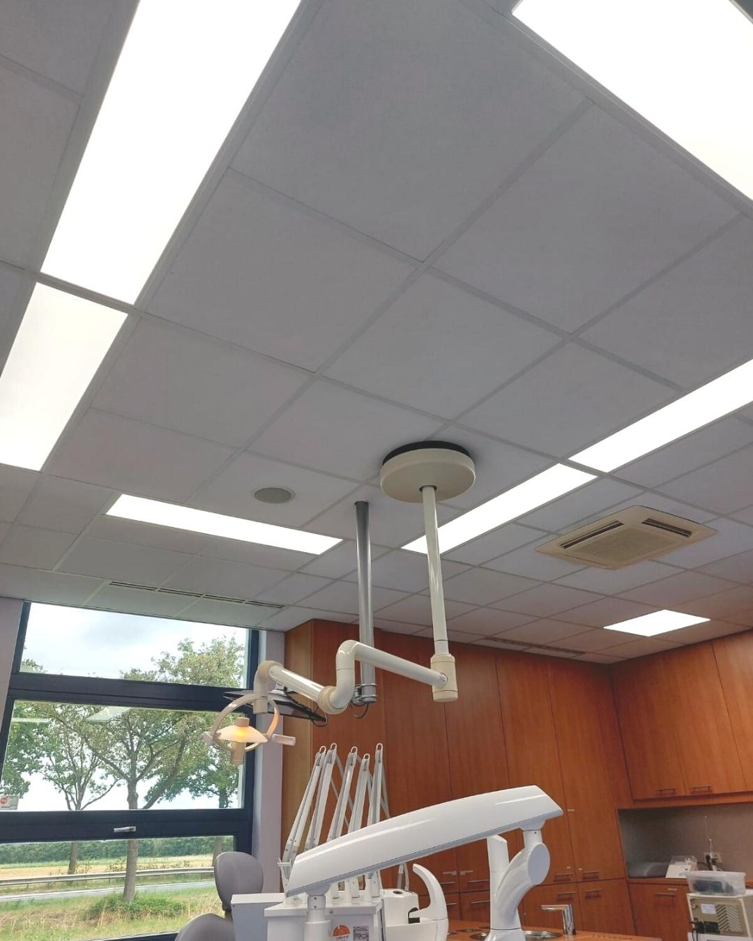 Clinique dentaire Verhagen salle de traitement lumière LED Dentled DL120 -v4