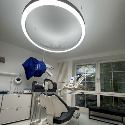 Éclairage DentLed PVR120 dans une salle de dentiste à Munich.