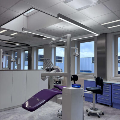 DentLed PHU lumière LED au showroom Plandent Utrecht.
