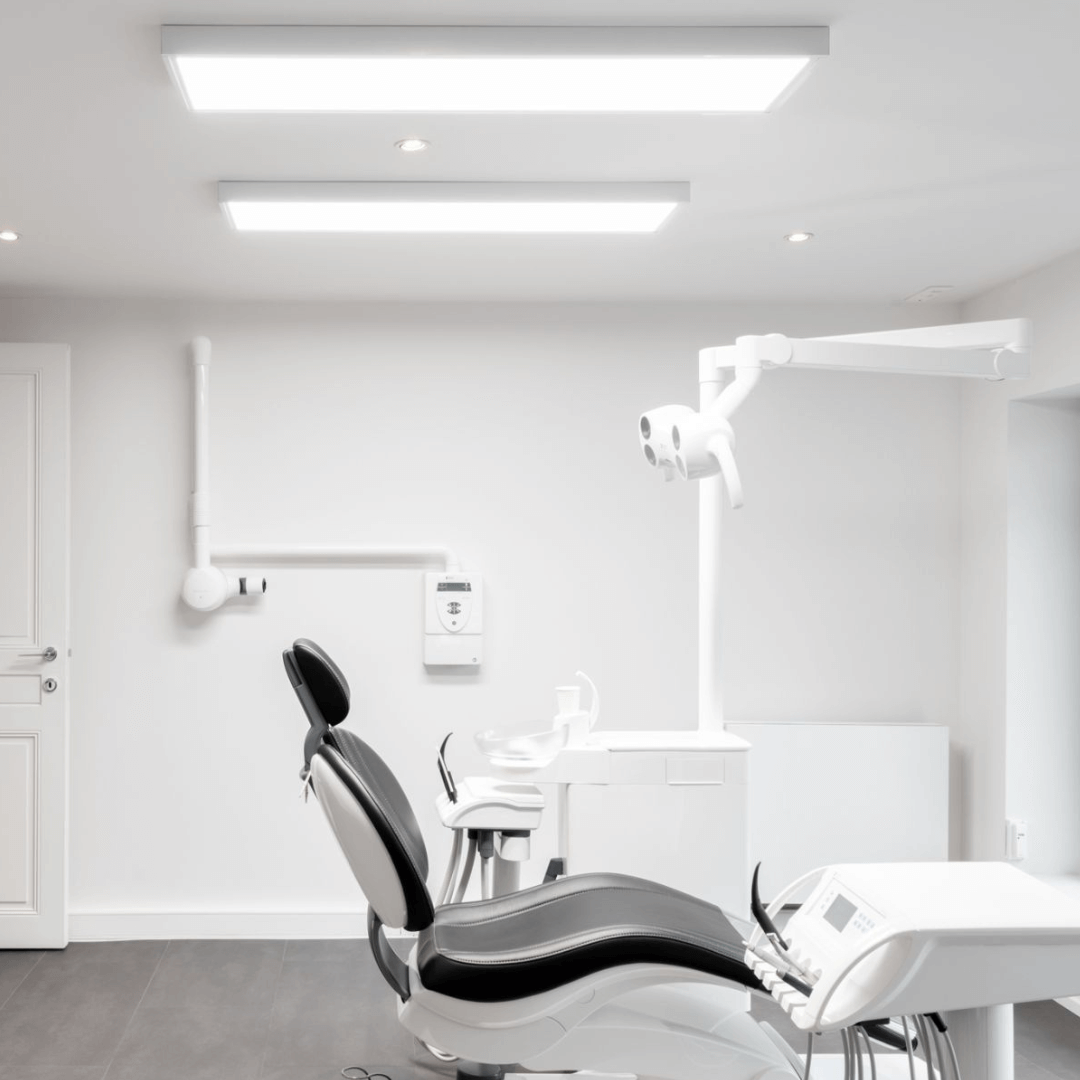 DL120 – Lumière LED à spectre complet dans une salle de traitement dentaire