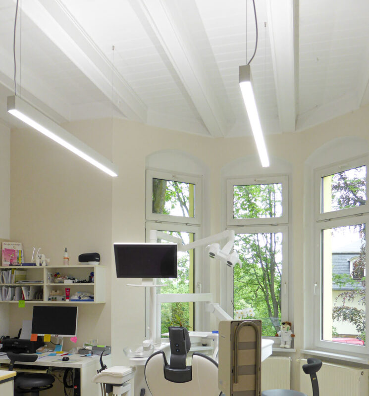 Lampe LED DentLed PHL14 à la Zahnarztpraxis Brand-Erbisdorf.