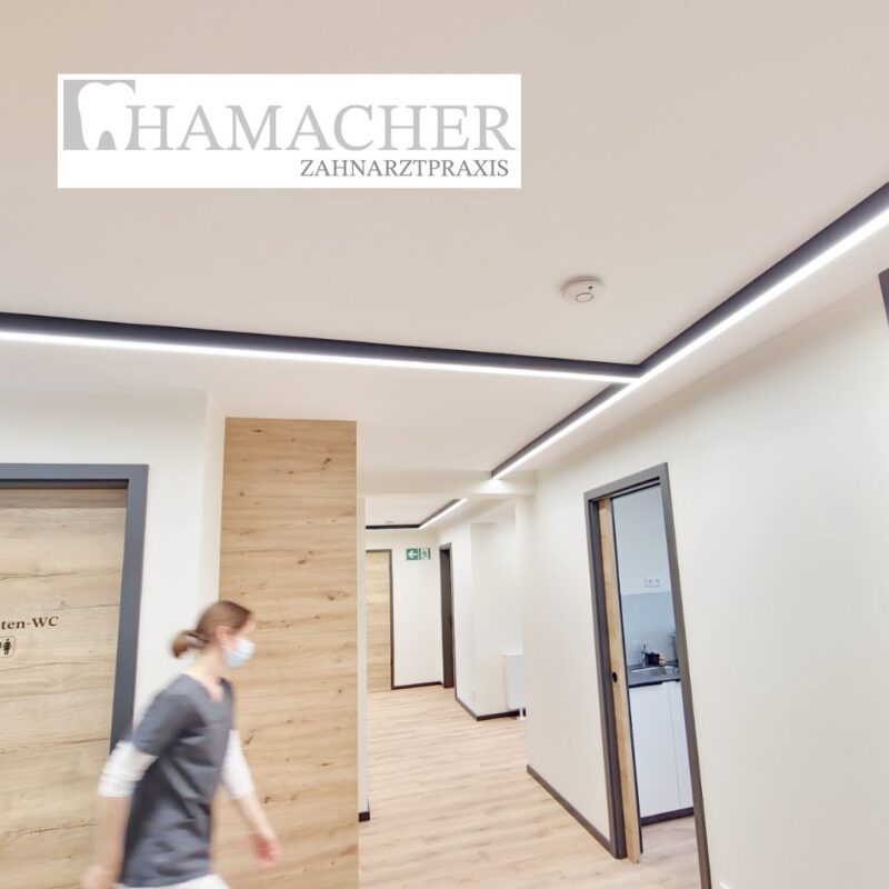 Accueil dentaire à Mönchengladbach avec éclairage LED lumière du jour DentLed.