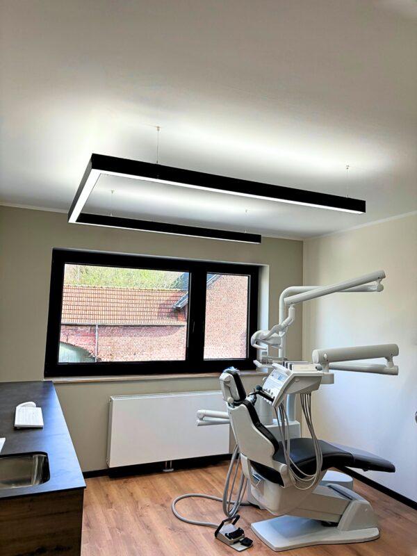 Accueil dentaire à Mönchengladbach avec éclairage LED lumière du jour DentLed.