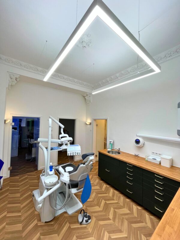 DentLED PHU en forme de U à la clinique de Berlin-Schöneberg.