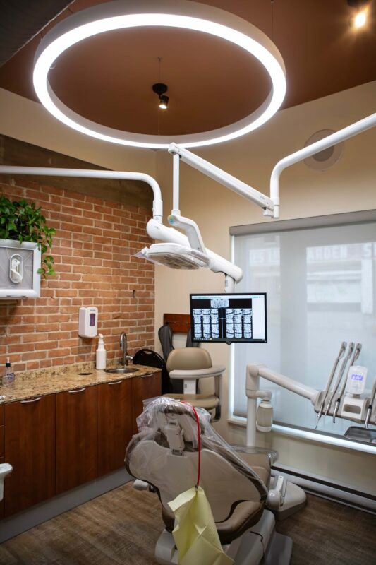 Lampe LED PVR 150 installée à la clinique du Dr Matthew Osepchook