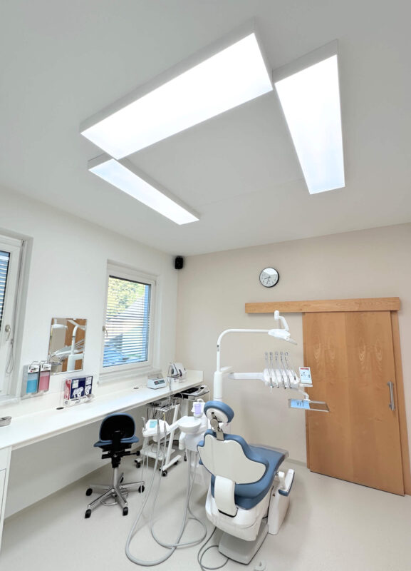Panneau à spectre complet DentLed DL120 installé à la Zahnarztpraxis Suppan-Reichmann
