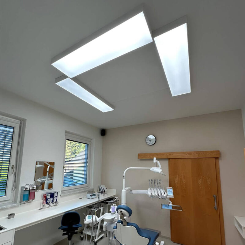Panneau à spectre complet DentLed DL120 installé à la Zahnarztpraxis Suppan-Reichmann
