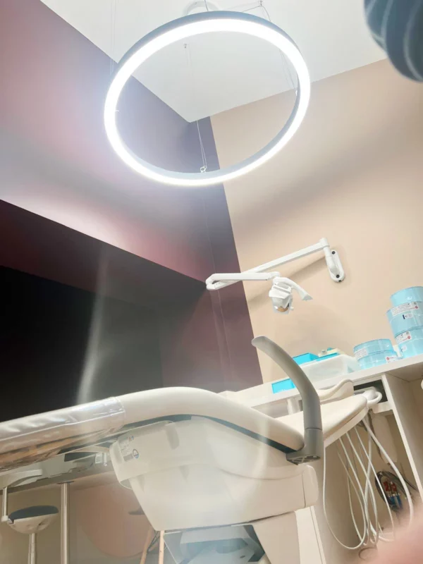 Cabinet d’orthodontie à Mâcon modernisé avec l’éclairage LED DentLED PVR150 pour une meilleure visibilité et précision