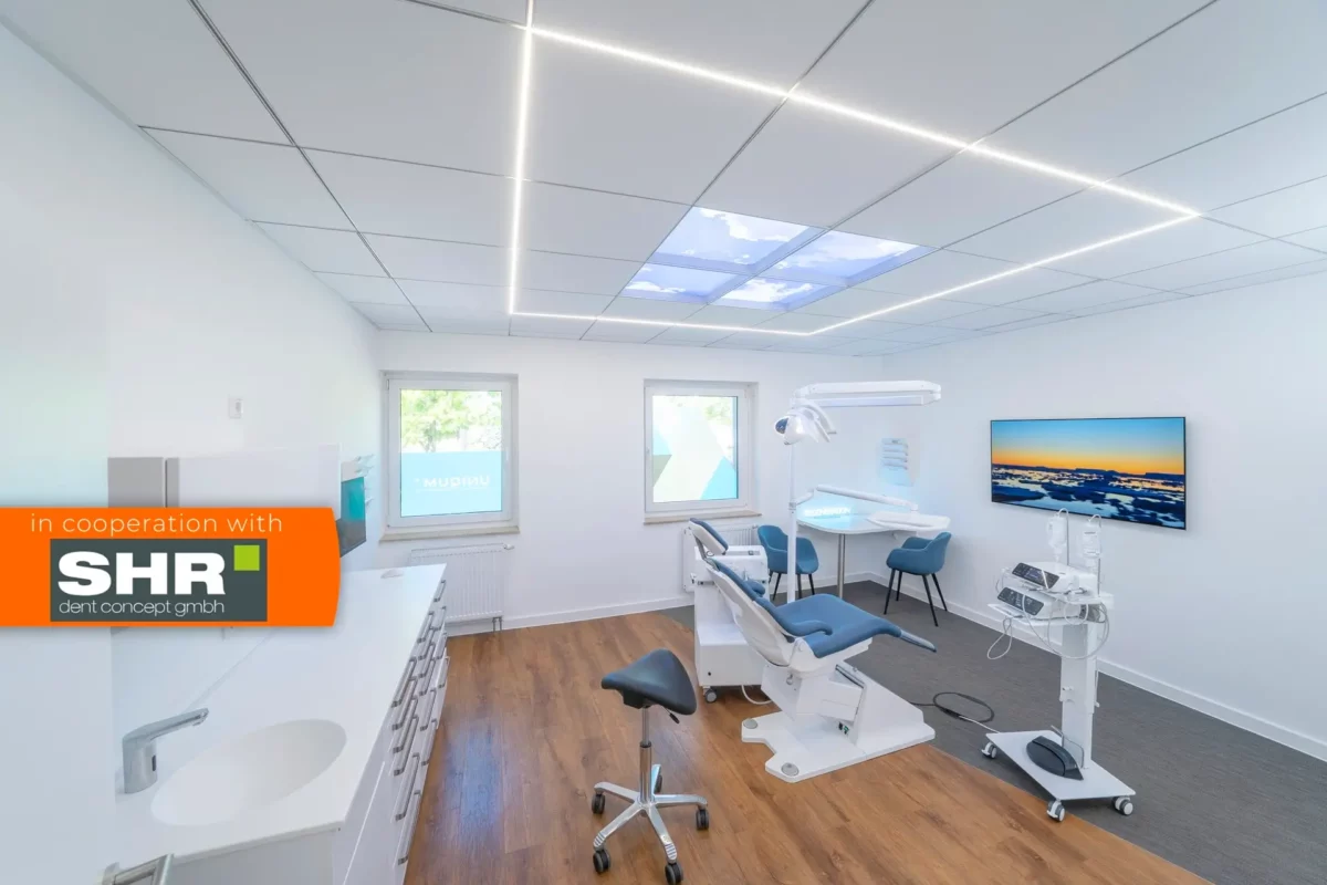 Intérieur de clinique dentaire moderne avec panneaux de plafond photo Dentled créant un environnement de traitement calme.