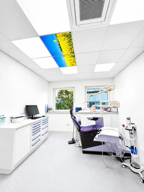 Plafond photo personnalisé conçu pour le cabinet dentaire Zahnflow à Heiligenhaus