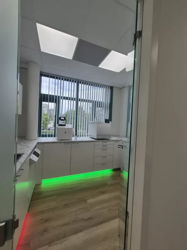 DL60-1 – Salle de stérilisation DentLed