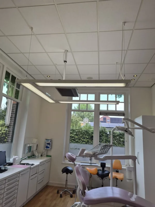 de-merelhof-hardenberg-eclairage-dentaire-avant-1